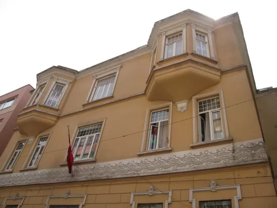 BOMONTİ MIHİTARYAN ERMENİ İLK VE ORTAOKULU